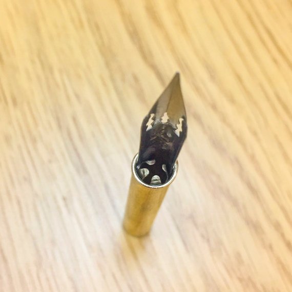 Chốt giữ ngòi bằng thép Manuscript