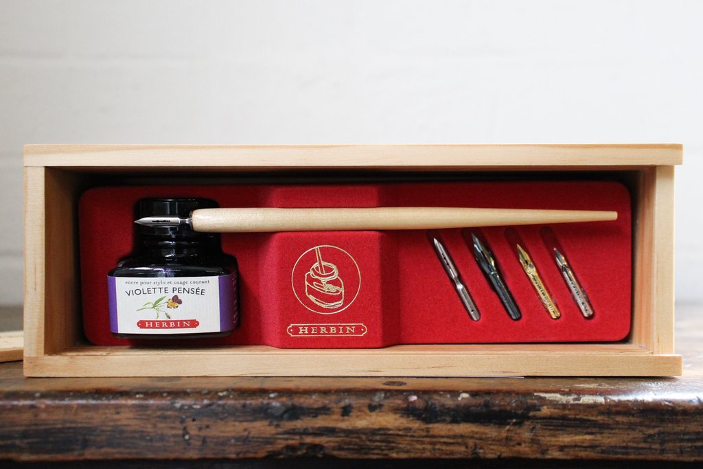 Bộ hộp gỗ kèm cán bút và ngòi viết calligraphy Herbin