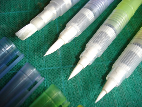 Bút cọ nước Kuretake BRUSH20, thân ngắn